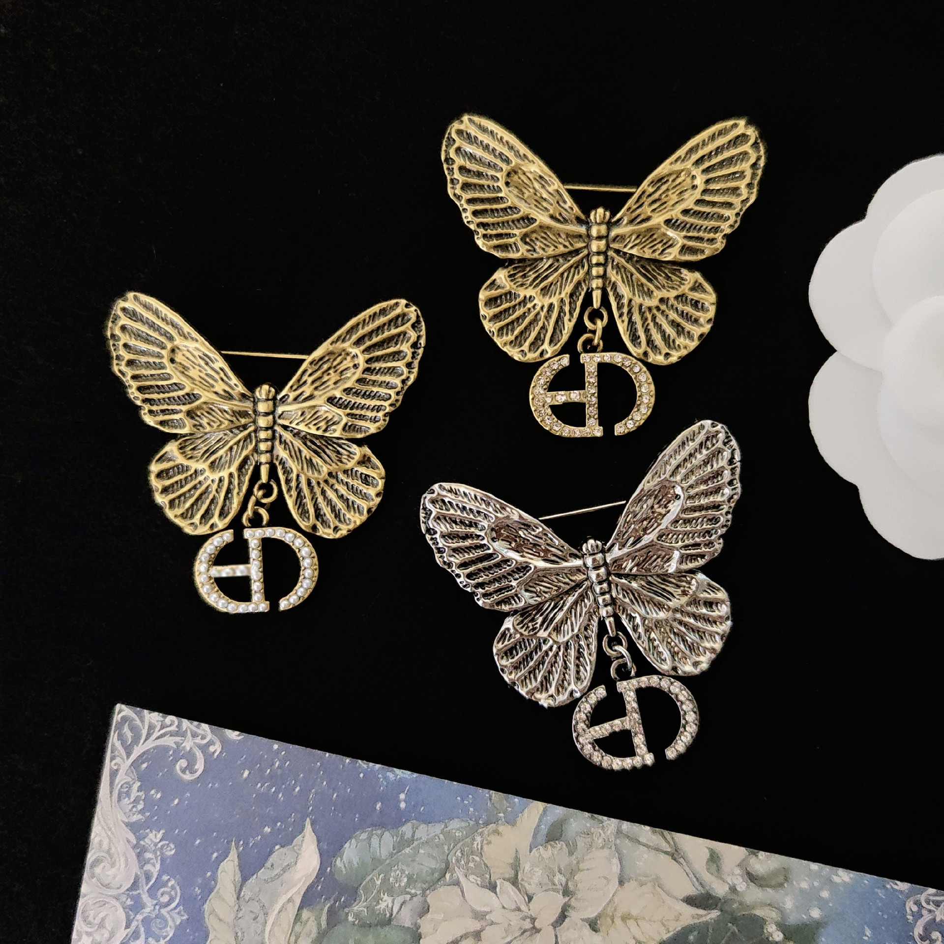 Excellent Medieval Butterfly Brooch with Pendant Letter Pin Retro Versatile Trendyy Clothing Bag Accessories High-End