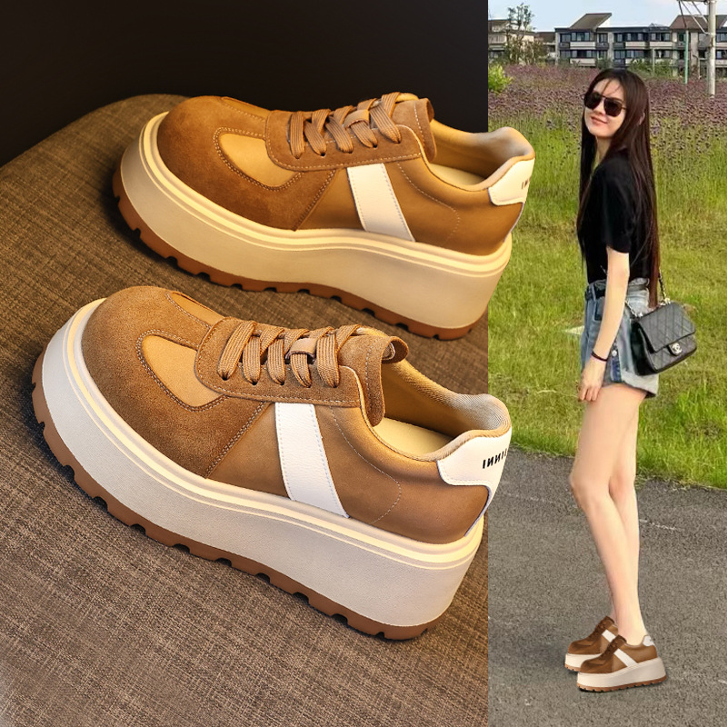Giày thể thao nữ đế dày nâng chiều cao, sneaker chunky đế bánh mì mềm — màu đen