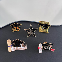 2025新款毕业季学士帽金属烤漆胸针纪念品学生礼物配饰装饰品徽章