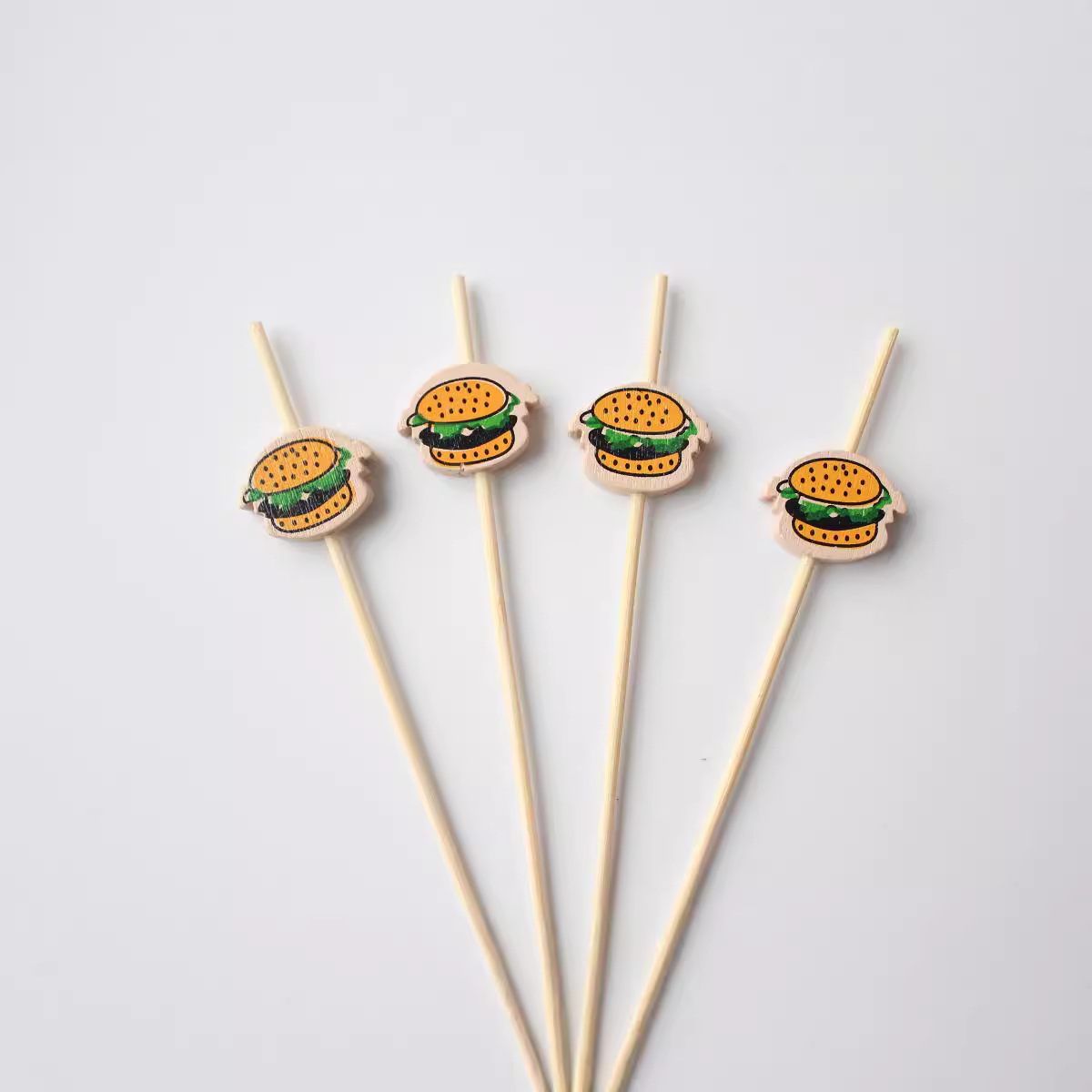 Directo de fábrica al por mayor creativo fruta palo fruta enchufe desechable bambú niños dibujos animados hamburguesa fija cóctel decorativo