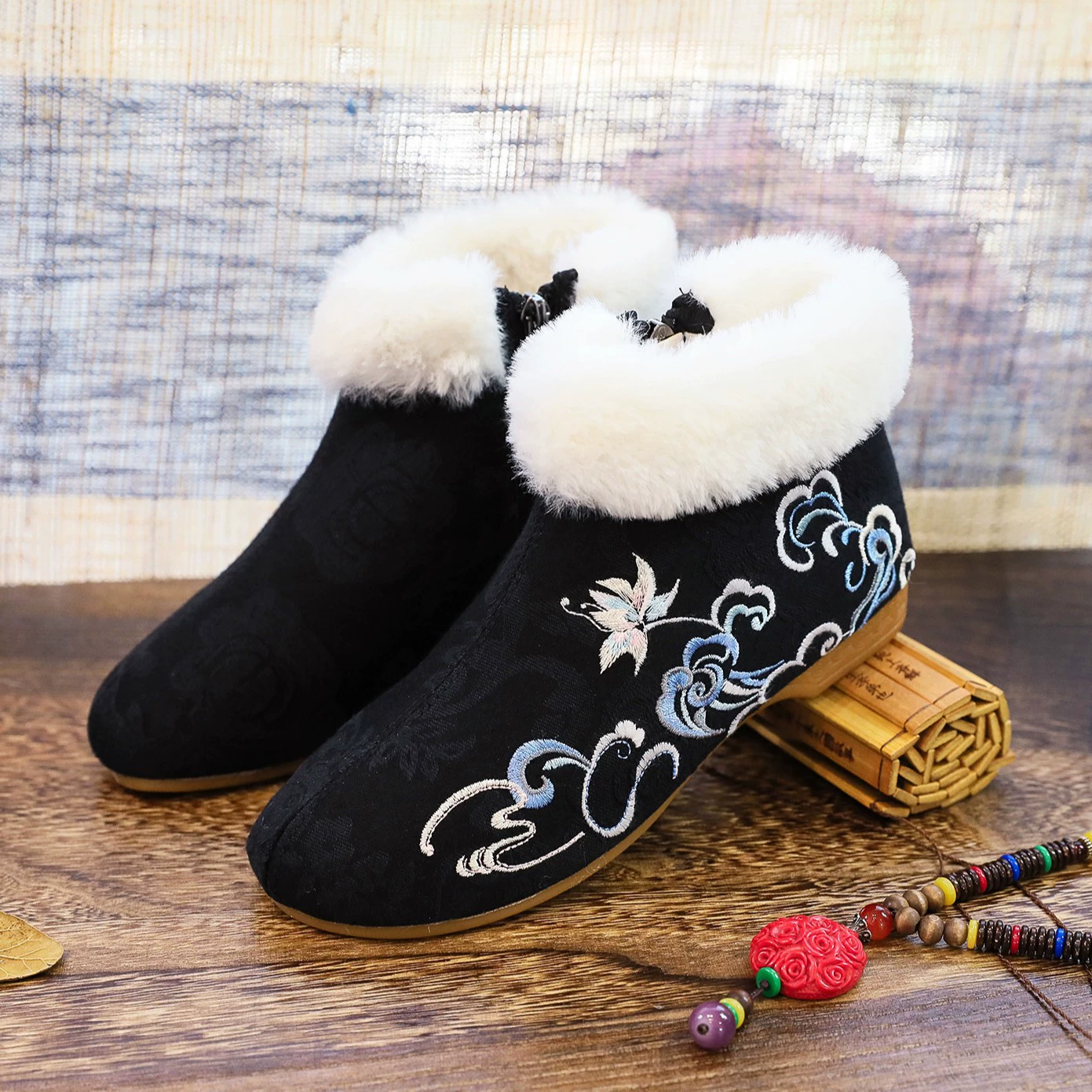 Утолщенный плюш внутренний и наружный один жирный ноги вышитые хлопком короткие ботинки хлопка зимы ботинок