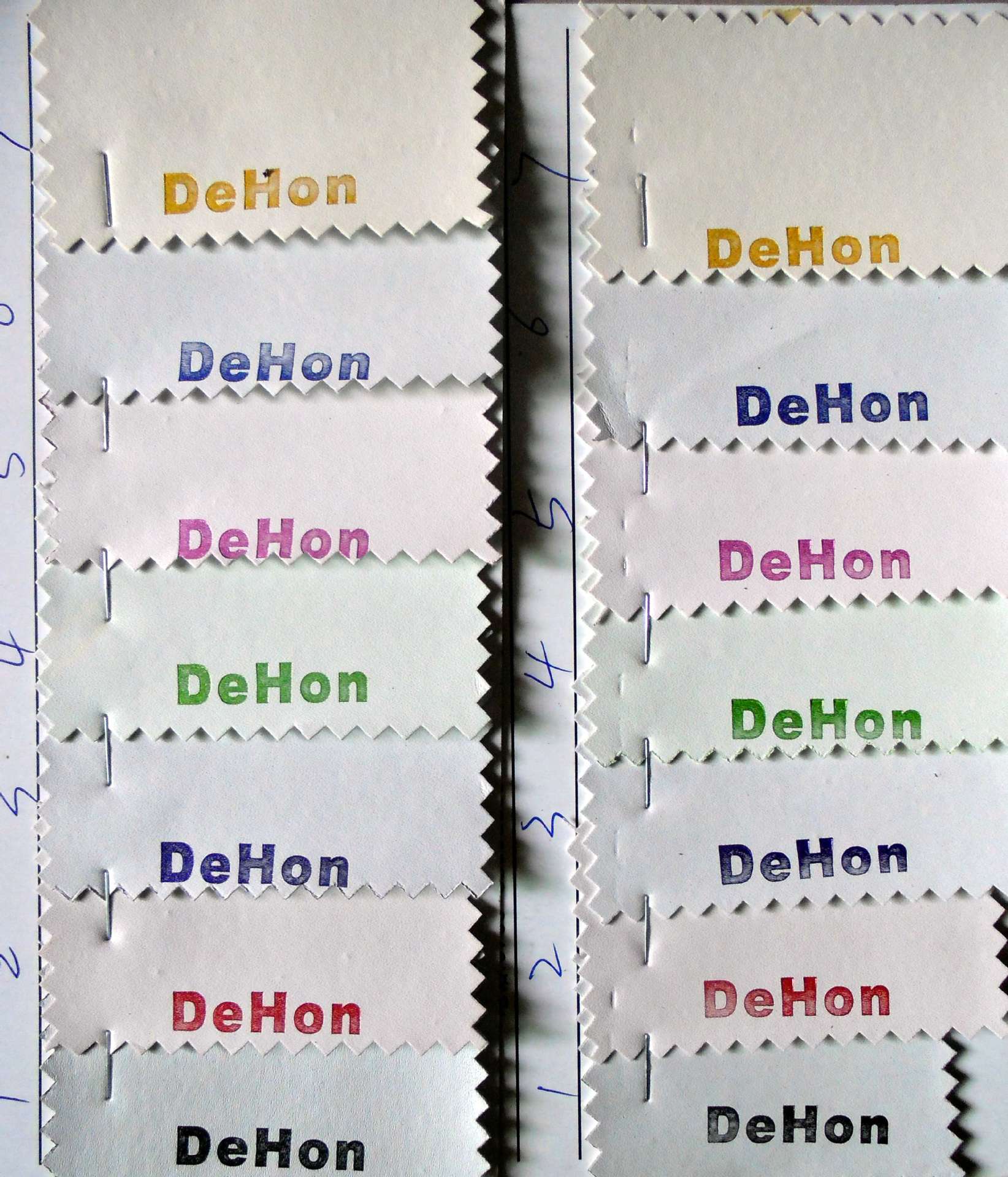 0.7--1.0热压变色PU皮革 磨砂 平纹压变革 商标革