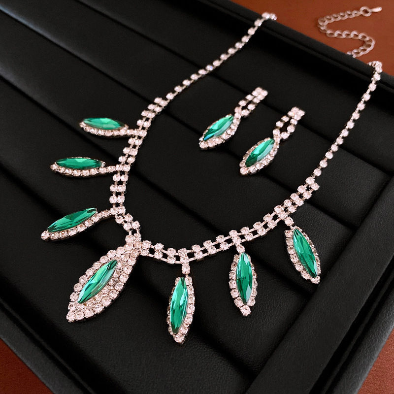 Estilo francés de alta calidad circón mariposa borla aretes conjunto de collares temperamento de nicho cadena de clavícula joyería de moda de lujo ligero