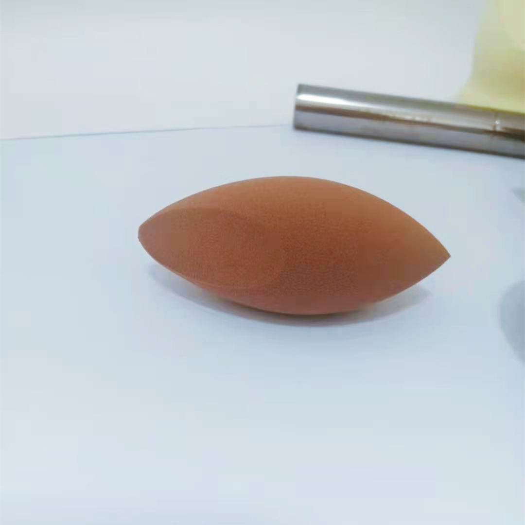 Huevo de maquillaje de corte oblicuo en forma de oliva puntiagudo sin látex mojado y seco de doble uso huevo de maquillaje en forma especial algodón de soplo de calabaza grabado LOGO