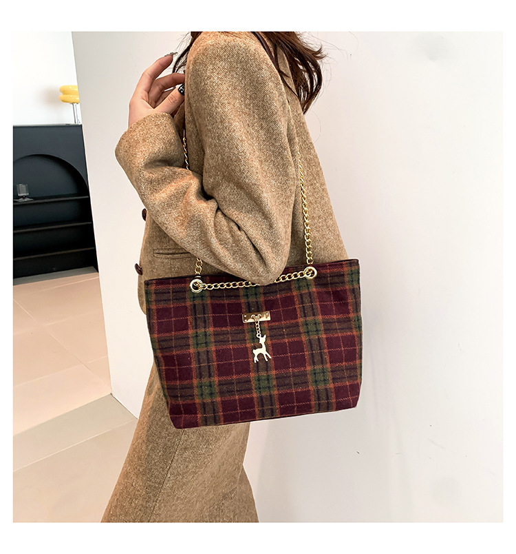 Fashionable woolen trendy striped deer bag for women, new autumn 2024 collection, chain niche single-shoulder crossbody bag undefined
