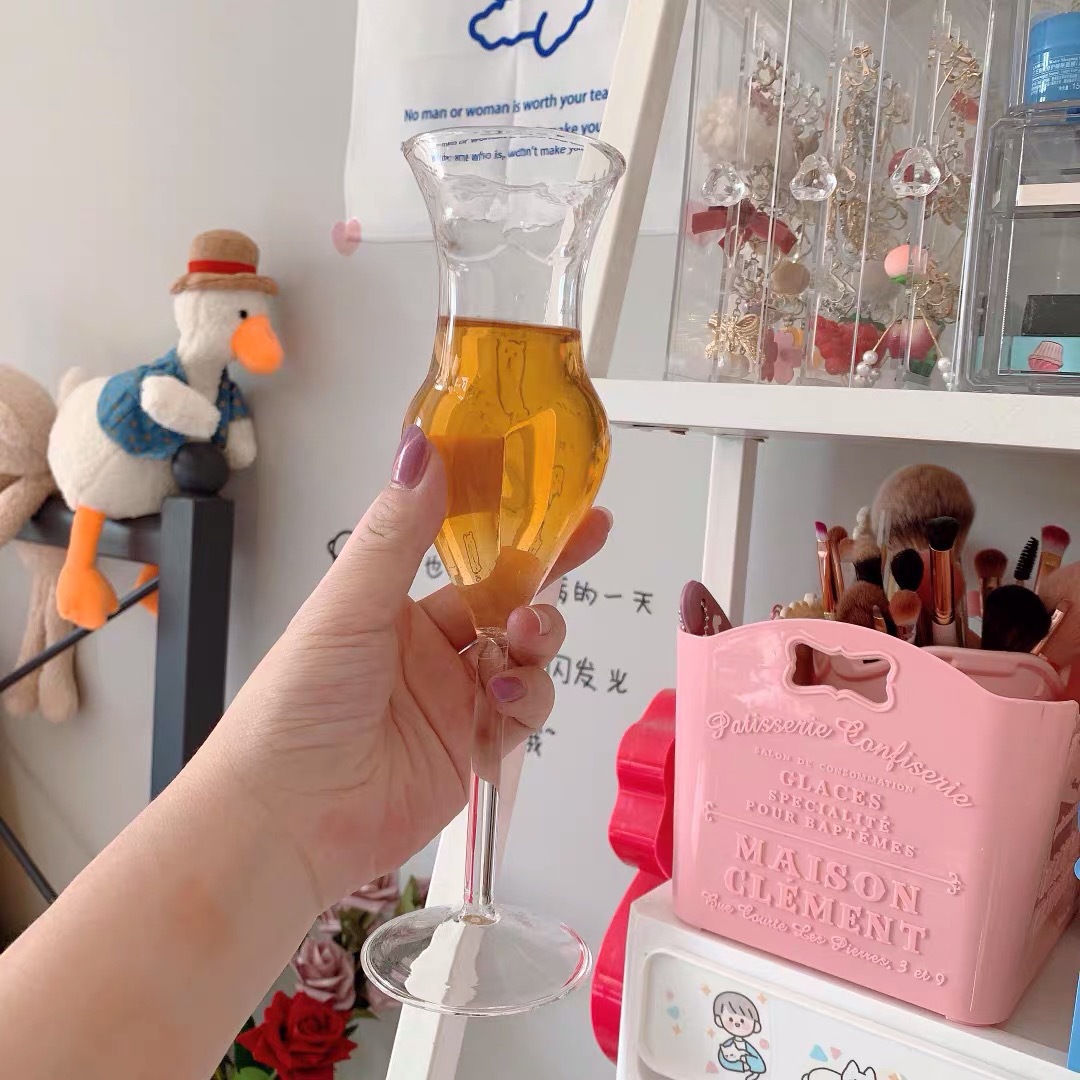 Taza de estilo coreano de estilo alto, taza de línea creativa, taza de vino de vidrio, taza de jugo, taza de cóctel, taza de champán