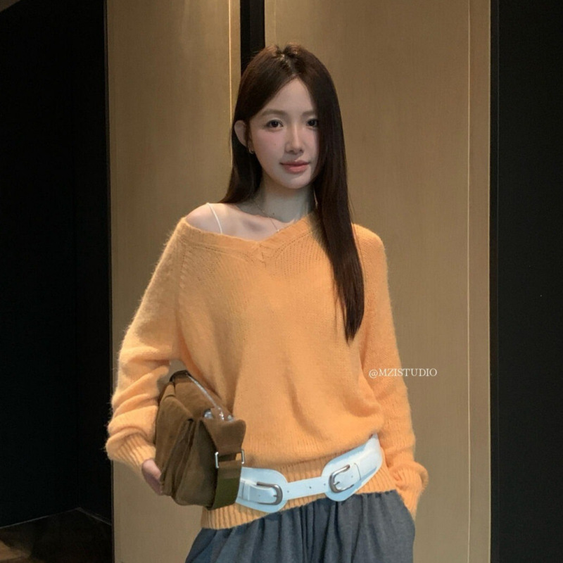 MZI STUDIO Autumn Fashionable Retro Style Versatile Loose Soft Comfortable V-neck Warm Sweater for Women A80189 MZI STUDIO Autumn Fashionable Retro Style Versatile Loose Soft Comfortable V-neck Warm Sweater for Women A80189