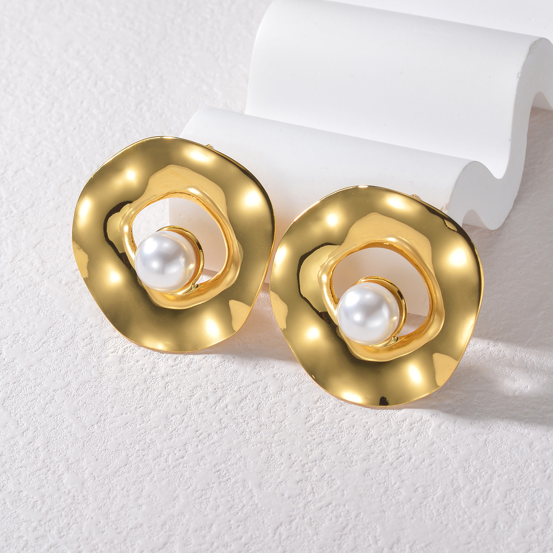 French Vintage Geometric Irregular Hollow Ring With Pearl Inlay_voghion.com