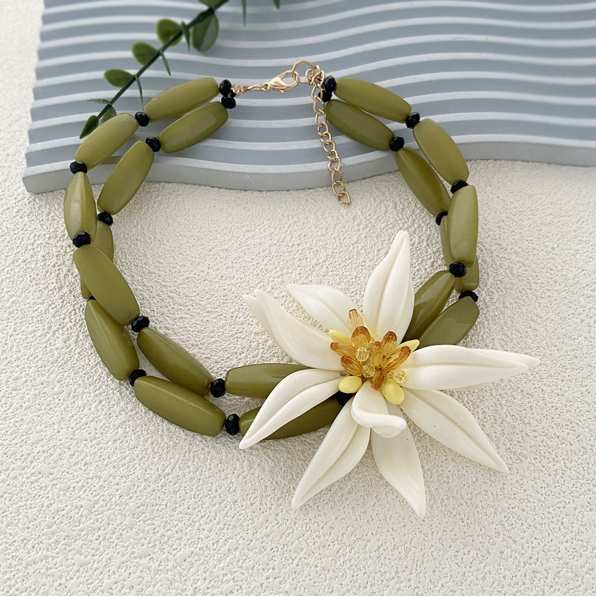 Resin Chain Material Beaded Chain Chain Type Elegant Streetwear Flower Resin Beaded Chain Statement Necklaces Wholesale