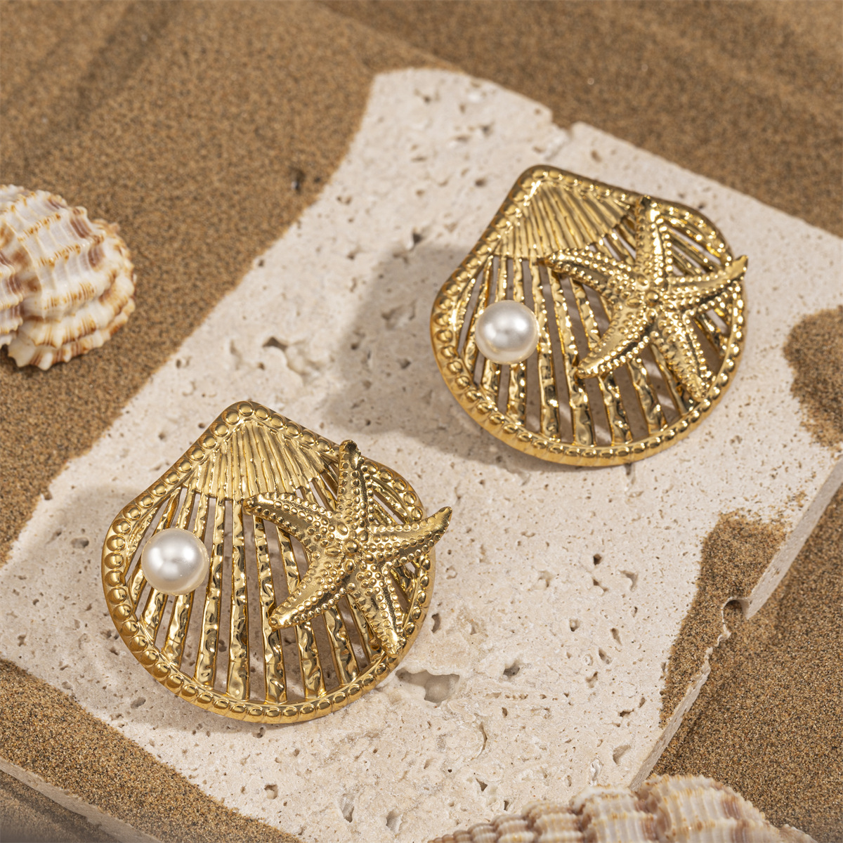 Taena Pendientes de acero inoxidable europeos y americanos Sentido de alta calidad Océano Playa Viento Concha Pendientes de tortuga Acero de titanio No se desvanece Mujer