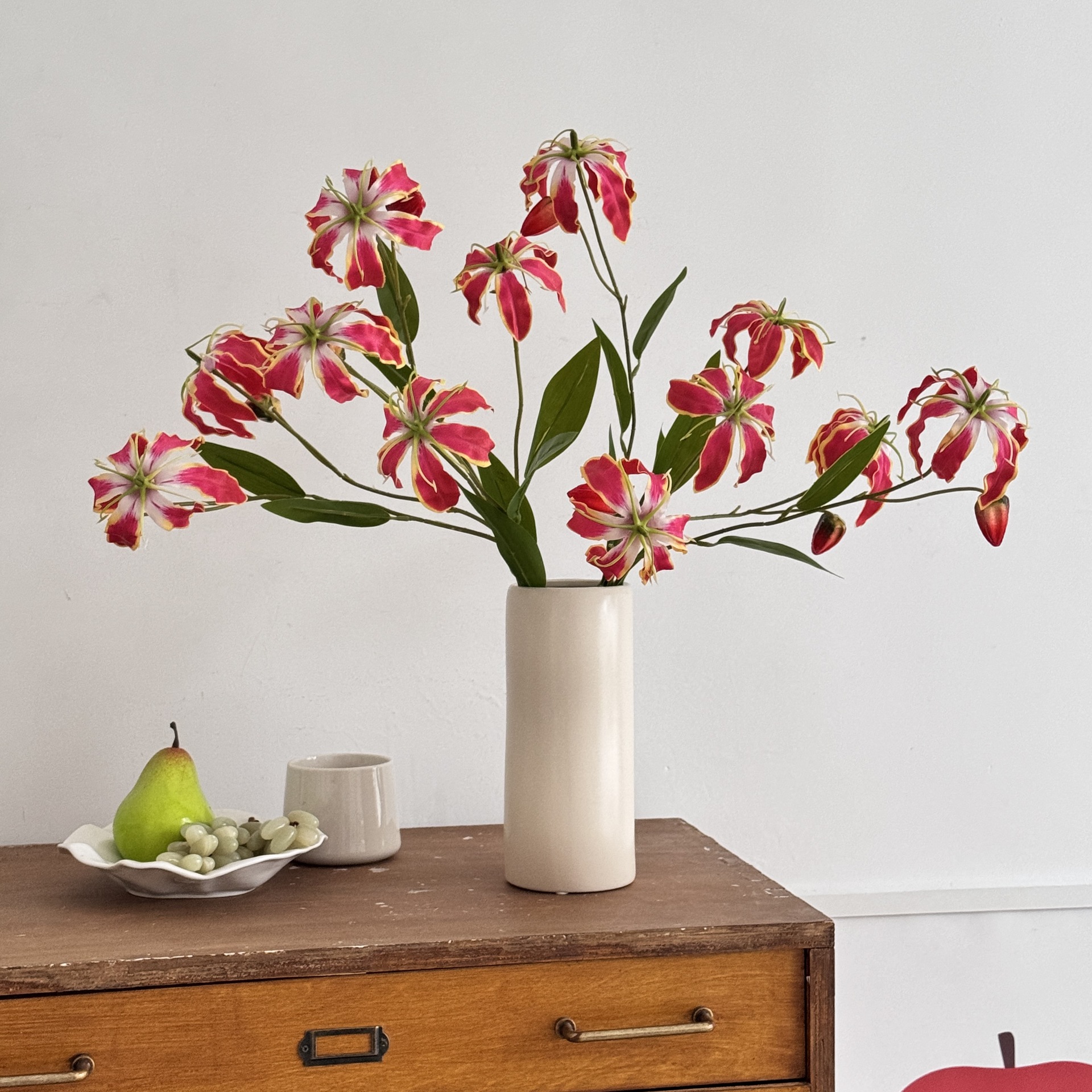 화환 백합 꽃 백합 시뮬레이션 꽃 거실 장식 테이블 가짜 꽃 장식품 천장 높은 촬영 소품