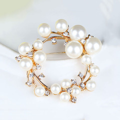 Simple Pearl Brooch for Women, Elegant, Anti-Hole, Versatile New Sweater Suit Creative Flower Scarf Pin