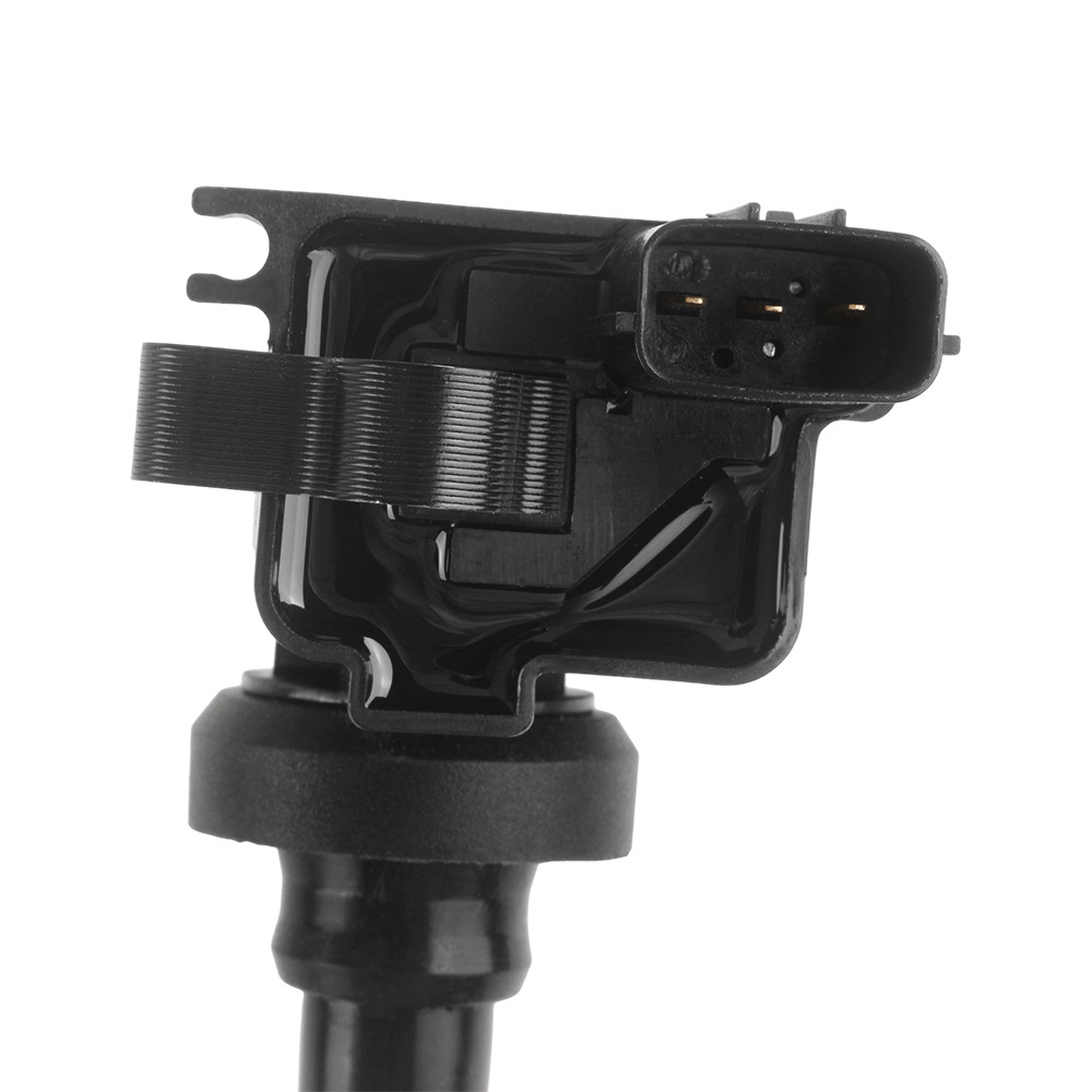 Aplicable para el sudeste de Jiangxi Hafei Sai Ma BYD F3 bobina de ignición / paquete de alto voltaje tres enchufes 4G18 4G15