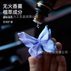 蝶の車はエアコンを載せて風口のアロマの雰囲気を漂わせます。車の香水の装飾品の拡香石の花の車内の装飾品です。