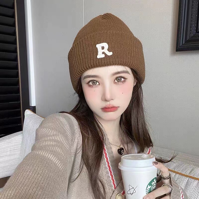 Autumn and Winter Korean Style Letter R Logo Woolen Hat for Men and Women, Simple and Versatile Knitted Hat, Cold-Proof and Warm Pullover Cold Hat Autumn and Winter Korean Style Letter R Logo Woolen Hat for Men and Women, Simple and Versatile Knitted Hat, Cold-Proof and Warm Pullover Cold Hat