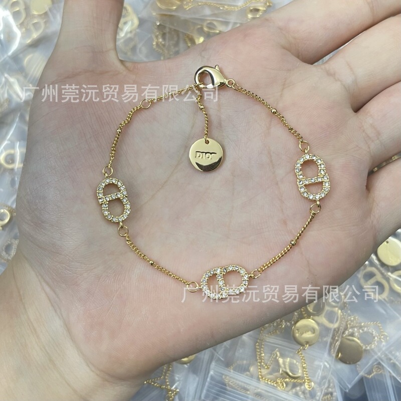 Real Shot of D-Brand Replica Bracelet with Three-Letter Cd Logo, Full Diamond Bracelet for Women, Simple Style Bracelet for Women, Factory Wholesale