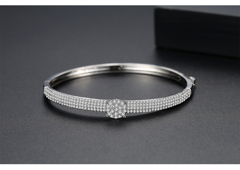 Fashion Copper Inlaid Zircon Bracelets display picture 6