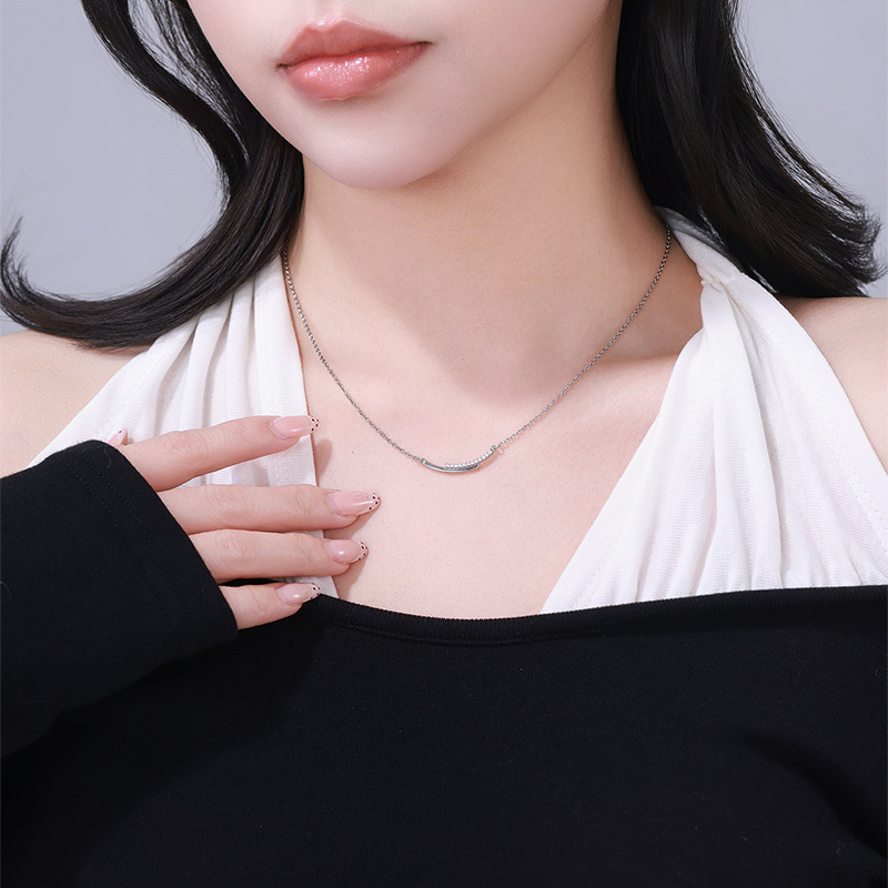 Xuping estilo simple collar de joya artificial sonriente nicho diseño elegante temperamento collar de aleación de cobre al por mayor mujer