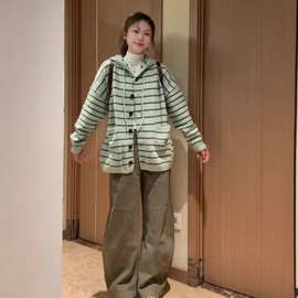 韩系感毛衣秋冬新款条纹撞色连帽纽扣开衫女慵懒宽松显瘦上衣女装