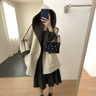 ���洩�p���pɫ�Bñײɫ߅���b��p���ش���Ů����㼑���ë�ﶬ��