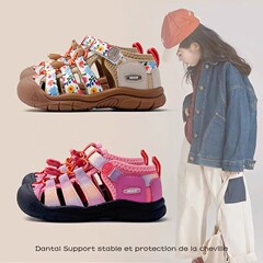 女の子の包頭サンダル2025夏の新型子供の柔らかい底は渓靴を追跡します。