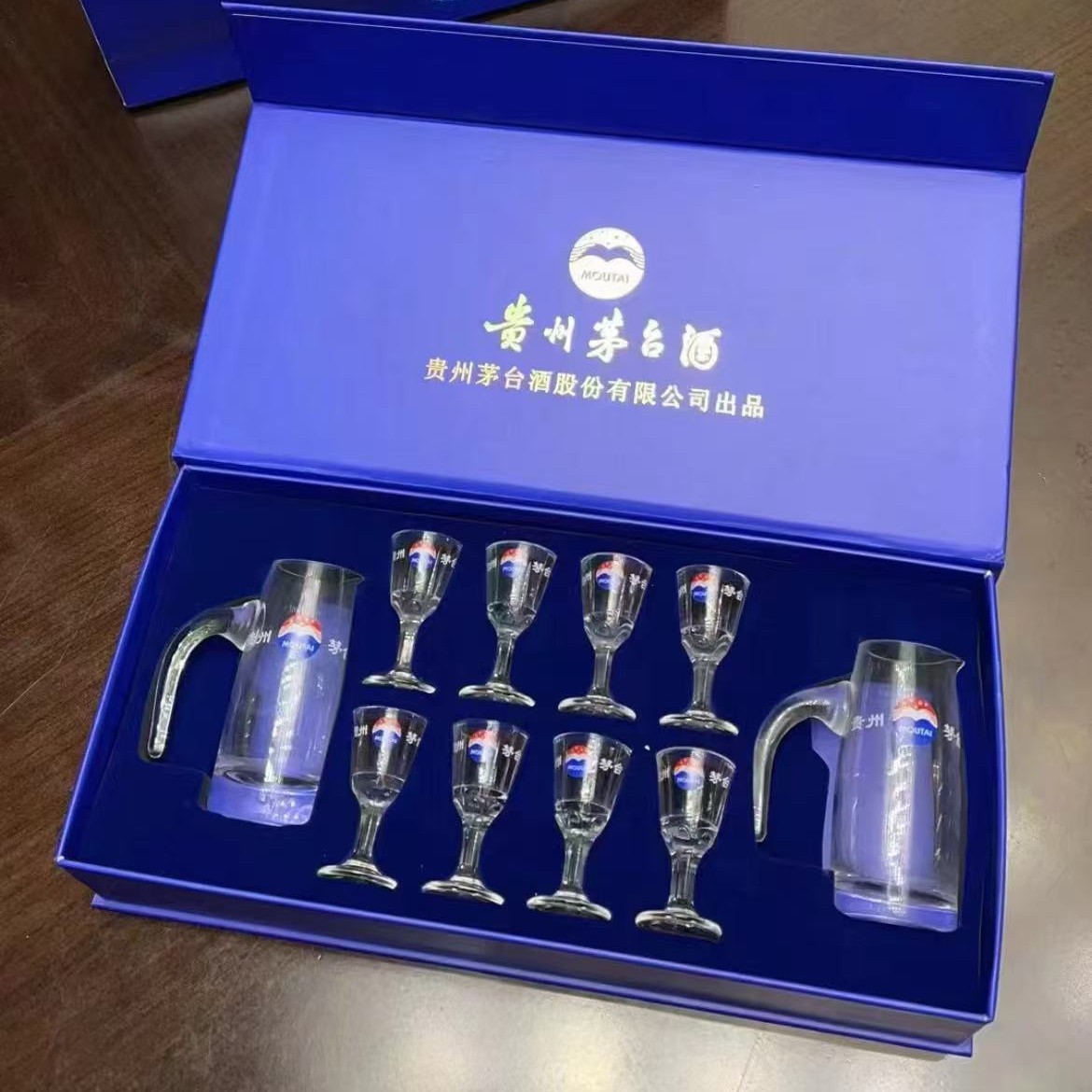 Tazas de licores de pies altos, cajas de regalo de licor, tazas de licor de vidrio sin plomo, tazas de licor de pequeño tamaño