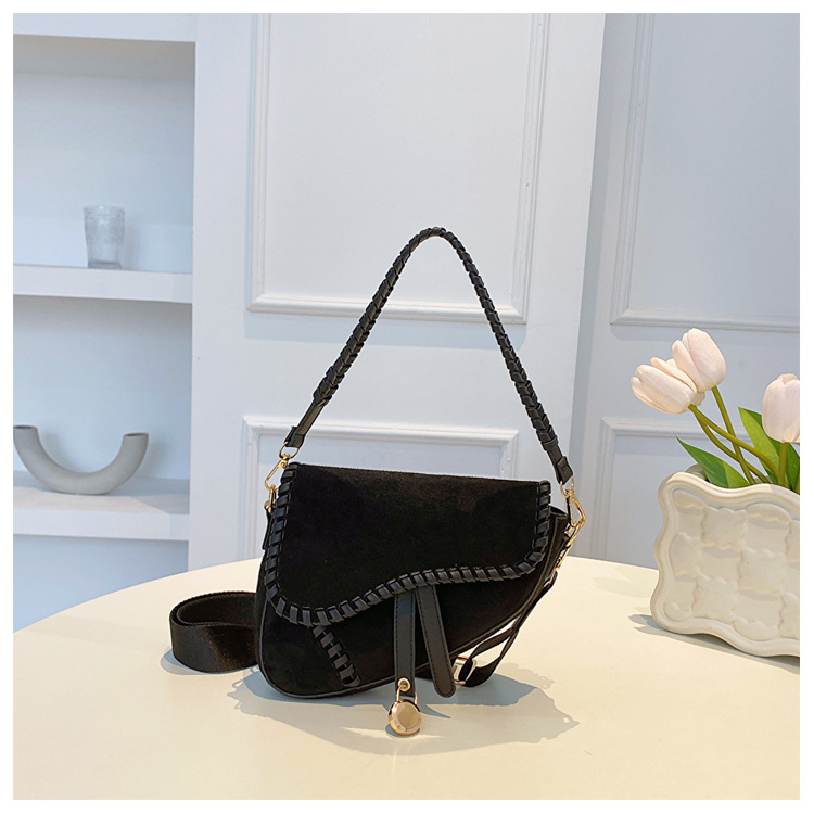 Styles de sacs à main chauds sur Facebook Sacs pour femmes 2024 automne nouvelle tendance de la mode sac de selle portable version coréenne simple givré épaule unique crossbod_voghion.com