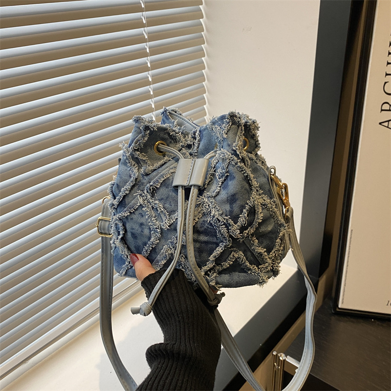 2025 jerry jeans correa nueva moda moda personalidad damas coreana simple bolso de cubo de hombro