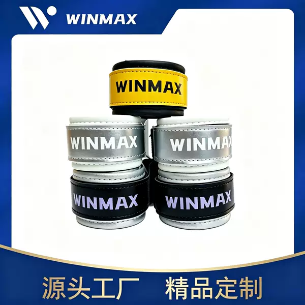 Boxing gloves with straps, easy to use, convenient for Muay Thai and punching bag training, comes with gloves