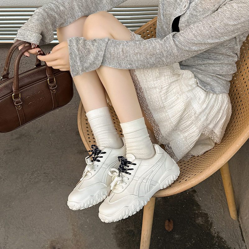 Zapatos de entrenamiento de plata de fondo grueso de mujeres zapatos de otoño 2025 nuevos zapatos deportivos casuales ligeros de doble cordón zapatos Agan