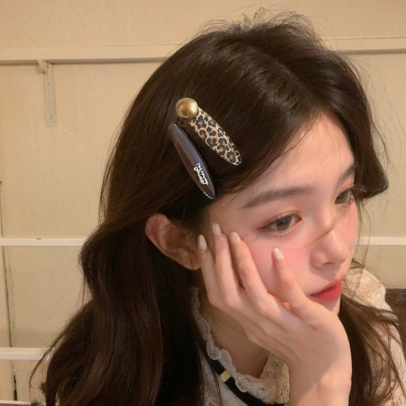 カレー色のヒョウ柄のヘアピンの女性のサイドクリップのサイドの前髪クリップの気質の優雅なアヒルの口の女性の一字のクリップのヘアアクセサリー