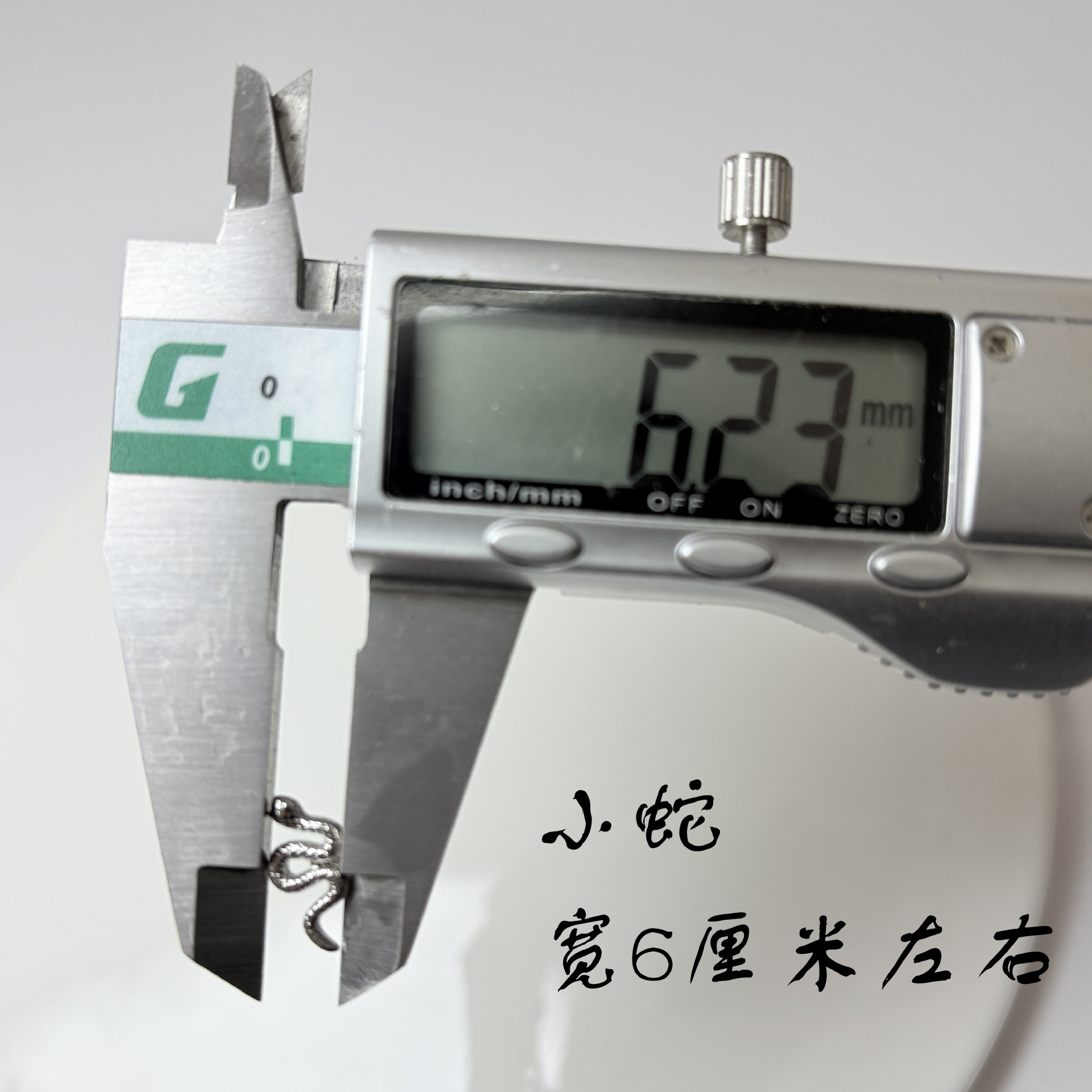 Pointed titanium steel lip stud product view