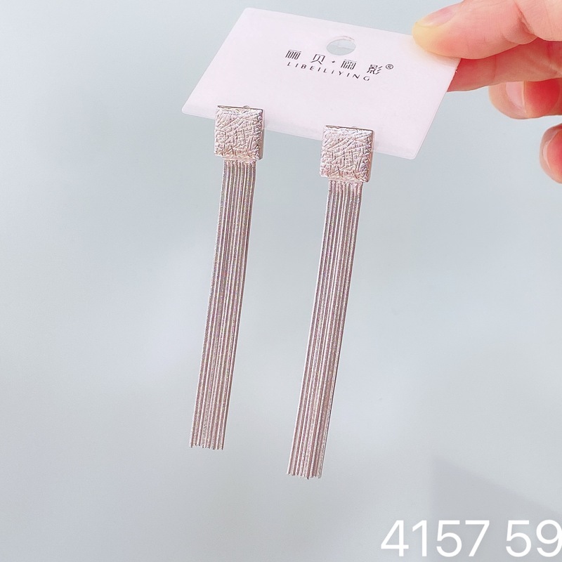 丽贝丽影欧美时尚大气重属个性冷淡风花朵几何耳环小众高级感耳饰|undefined