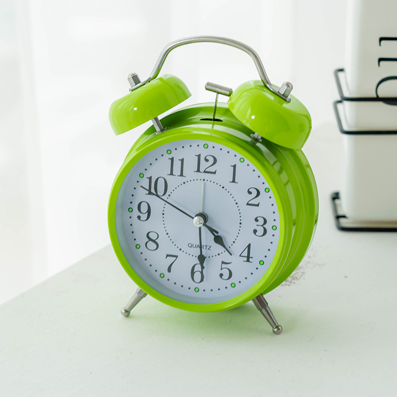 Fabricantes al por mayor de 4 pulgadas de metal digital silencioso reloj de despertador de mesa adornos multicolores reloj de cara