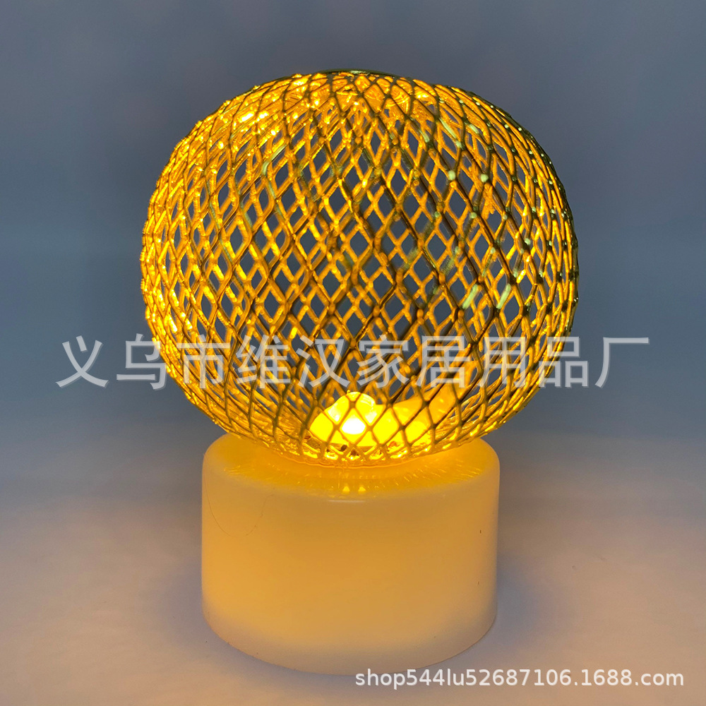 Transfronterizo Oriente Medio malla de alambre hueca dorada lámpara de vela electrónica de hierro forjado lámpara de noche LED decoración de escritorio iluminación