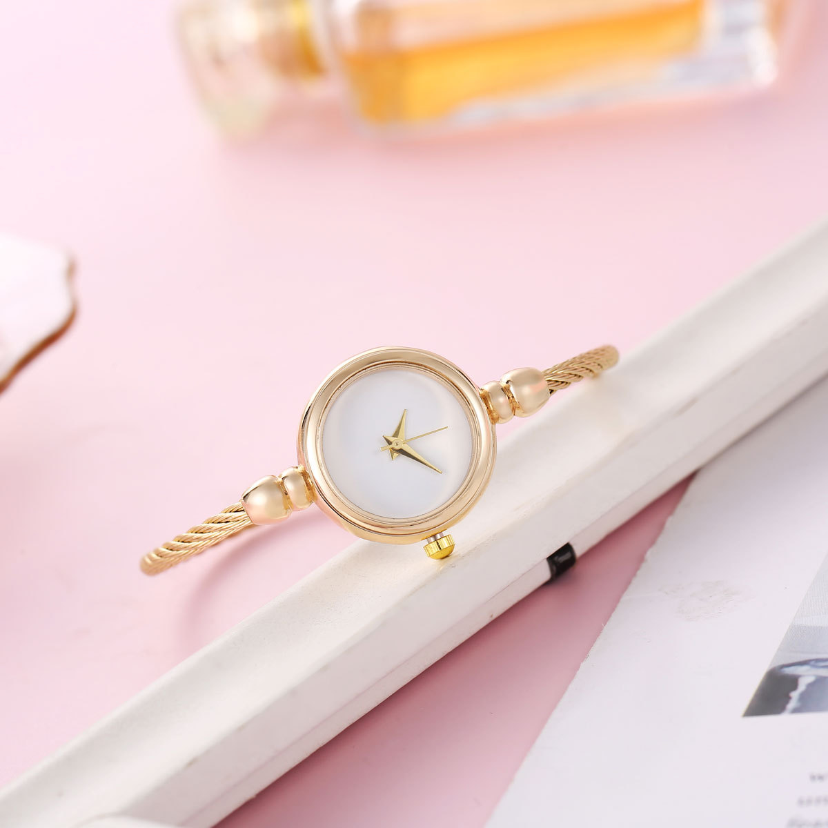 Wish New Women's Alloy Steel Wire Strap Bracelet Watch Chic Style Fresh Student Casual Fashion Watch Women's Model