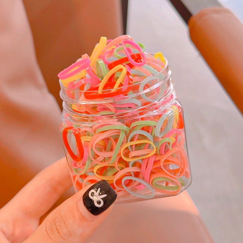 밝은 색상의 작은 항아리는 약 250입니다.