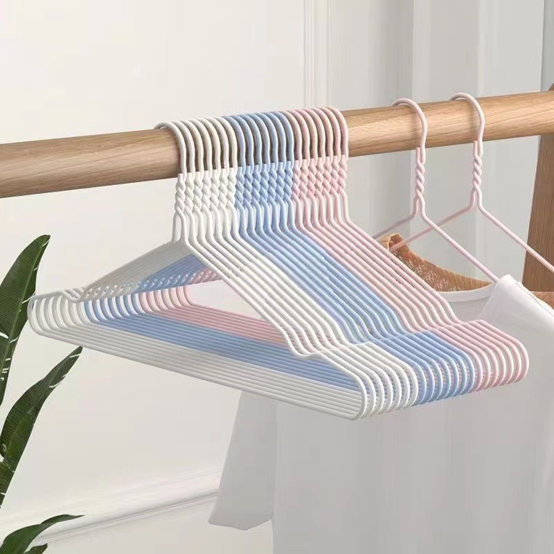 厚手の太くなったハンガーは家庭用成人の無痕服に溝ハンガーを掛けています。|undefined