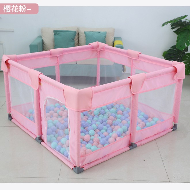 Juego de interior para el hogar del bebé cerca de la alfombra para gatear para niños pequeños cerca de la barrera de seguridad para bebés