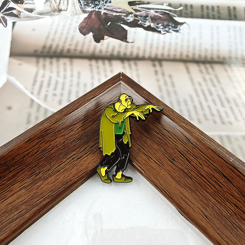 Scooby-Doo Green Zombie Enamel Badge Classic Zombie Villain Metal Brooch Halloween Theme Funny Decoration
