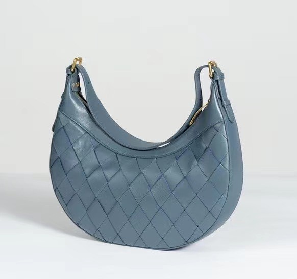 Title 5, Kadın koyun derisi örgülü omuz çantası. Şık ve ...