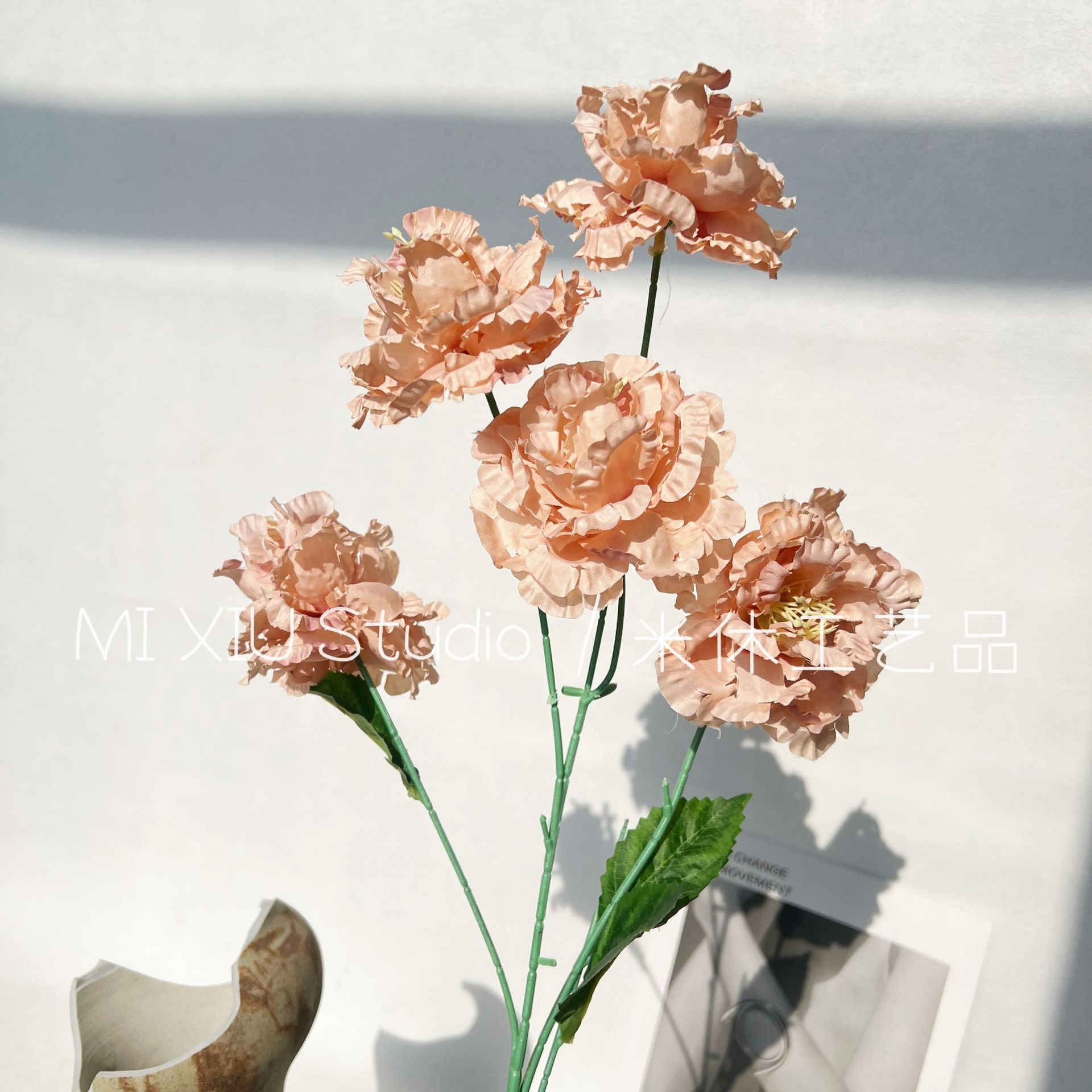 물결 모양의 히비스커스