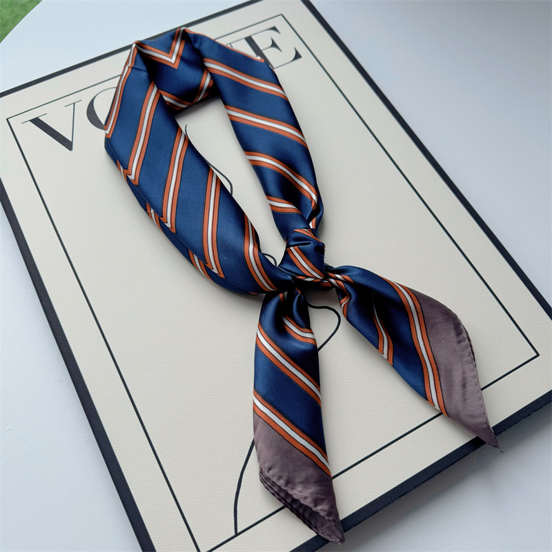 Primavera y verano nueva bufandas de impresión de letras de satén 70 × 70 bufandas de seda pequeñas bufandas cuadradas de alta calidad bufandas de estilo francés