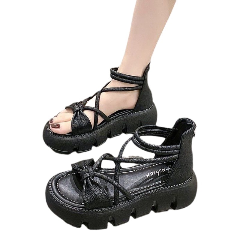 Sandalias romanas para mujer 2024 ropa exterior de verano, estilo fragante suave con falda, sandalias de plataforma de bizcocho de aumento de hombre pequeño