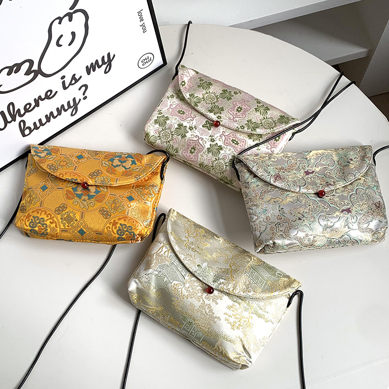 Bolso de mujer alta sensación 2025 nuevo estilo nacional bordado bolso de almacenamiento flor triturada bolsa maquillaje bolso de hombro