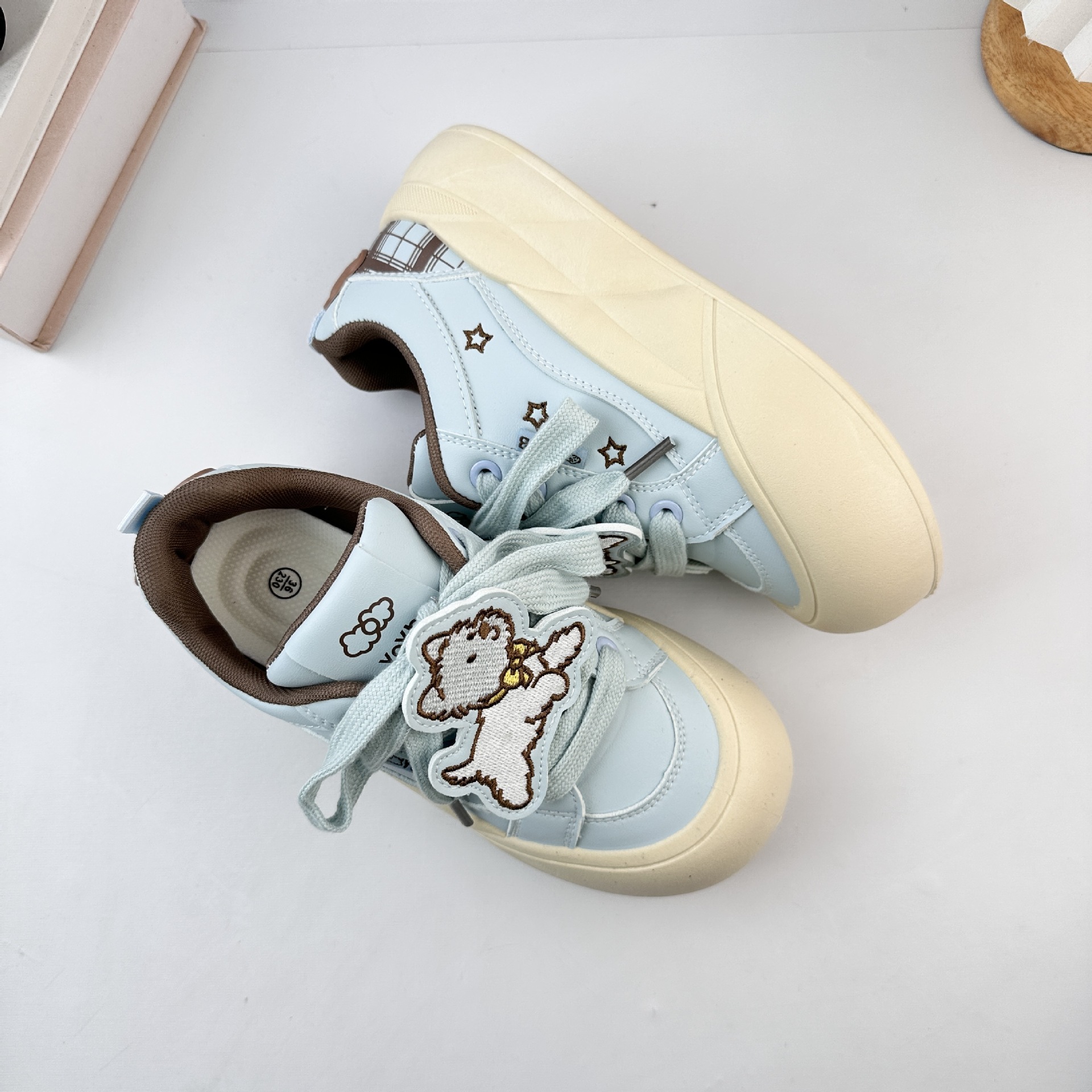 Yuanbo coreano zapatos de skate para mujeres 2025, nuevos zapatos de lona de soleas gruesas de otoño para mujeres nicho lindo zapatos de pan