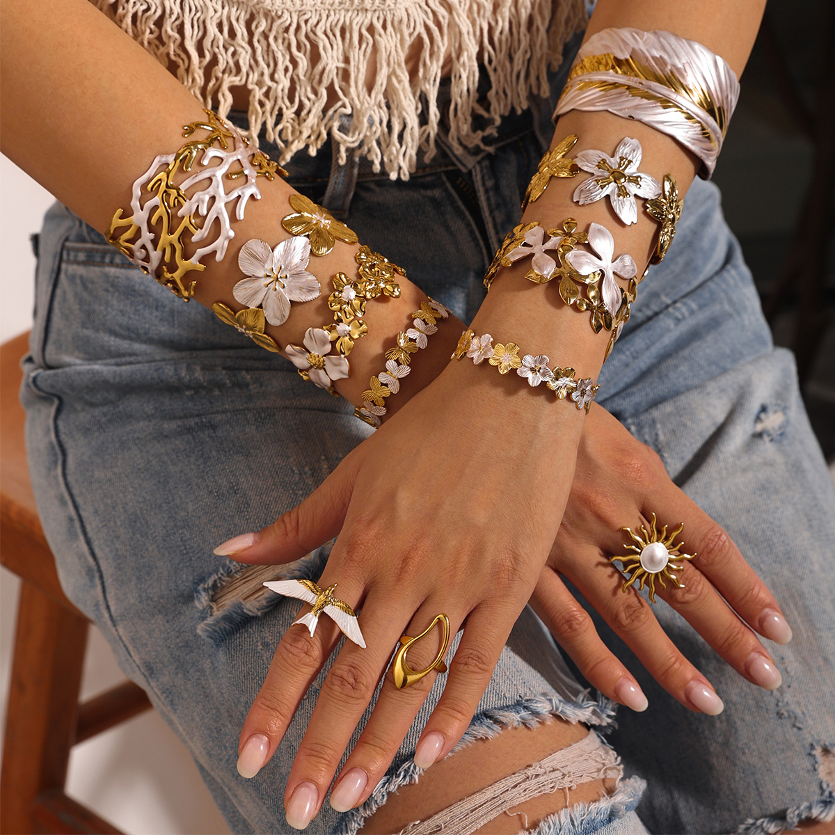 Tina Europa y América pulsera de acero inoxidable mujer alta sensación oro y plata flores de contraste de color titanio pulsera de acero joyería de venta caliente transfronteriza