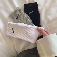 ワンピースドロップシッピングフックソックス男性と女性のスポーツソックスイントレンディなミッドレングスタオルボトムカップルバスケットボールフックコットンソックス