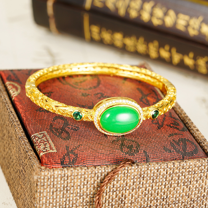 Palacio de oro de Gufa Sha viento patrón hueco tallado brazalete abierto dama rica y noble temperamento joyas fabricantes al por mayor