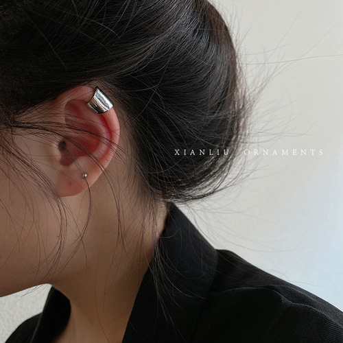 Niche elegant ear clip without piercing, feminine style, fashionable retro Hong Kong style ear bone clip, cool style earrings